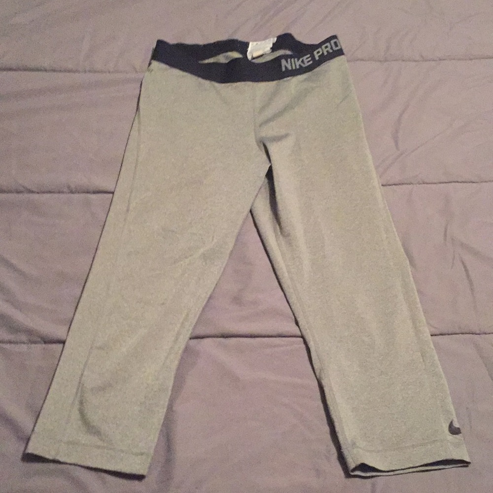 Gently used nike pro cropped leggings